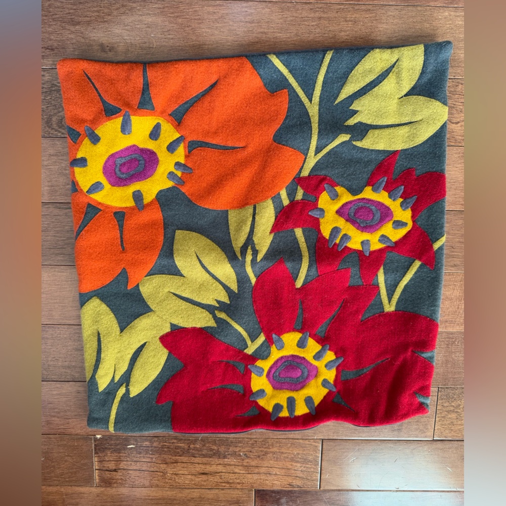 Crate&Barrel KEELY/PILLOW Cover 70% wool 30%Nylon Floral